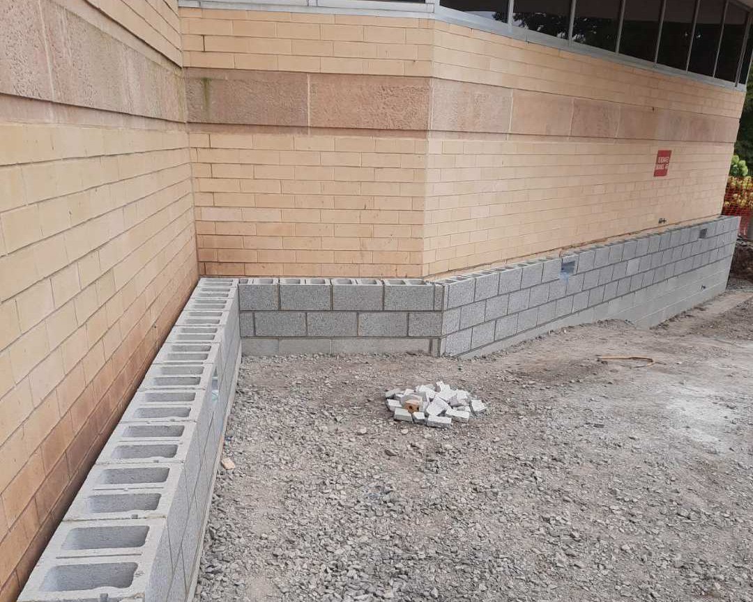 Low CMU plantar/seat wall finished installation